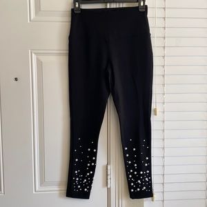 Black medium leggings with pearls accent